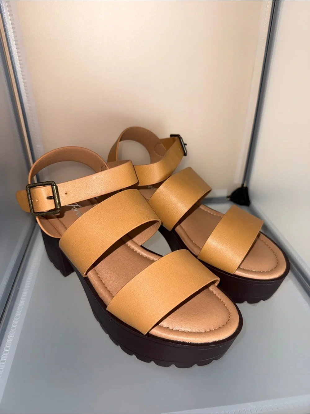 Forever Link Women’s Tan Strappy Buckle Platform Block Heel Sandals Size 6 New